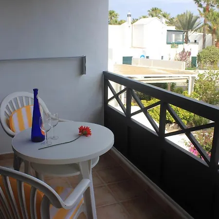 Puerto Del Carmen Sleeps 4 With Pool And Wifi Apartment