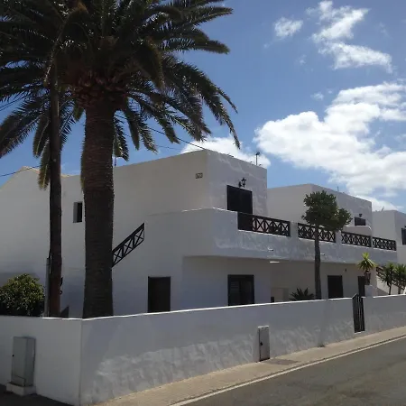 Puerto Del Carmen Sleeps 4 With Pool And Wifi Apartment