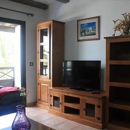 Puerto Del Carmen Sleeps 4 With Pool And Wifi Daire